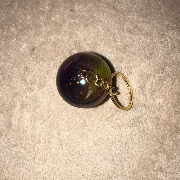 Custom epoxy mini mushroom keychain with clover 🍀 and my favorite leaf - Picture 3 of 7